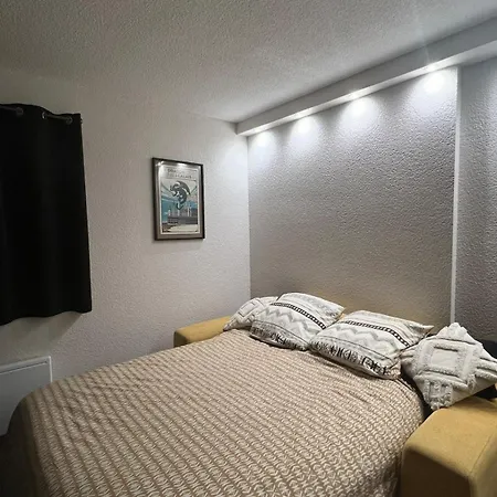 Apartamento Au Front De , De *