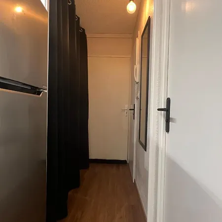 Au Front De , De Apartment *